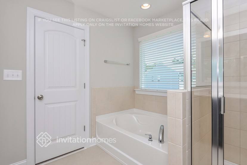 Building Photo - 907 Middle Ground Ave