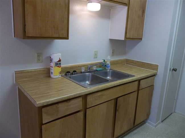 2 br, 1 bath - West Apartments - 2 br, 1 bath  - West Apartments