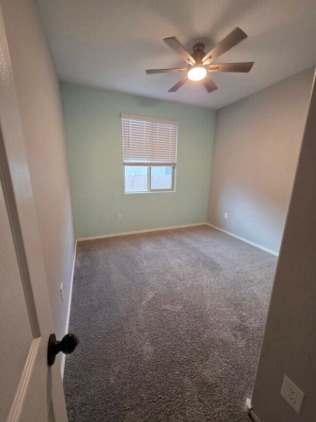 Building Photo - Great family home in Red Rock