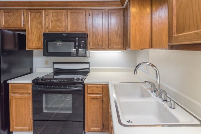 Building Photo - 2 Bedroom, 2 Bath in Overton South