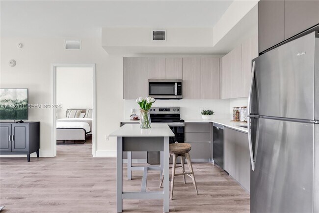 Building Photo - 3701 N Dixie Hwy