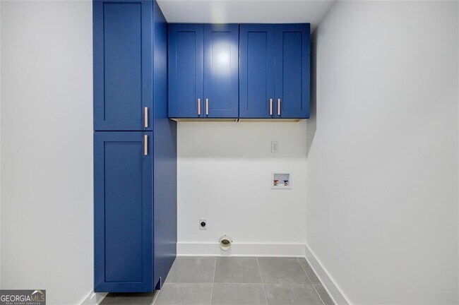 Building Photo - 2749 Memorial Dr SE