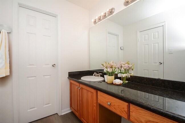 Building Photo - 9850 Pagewood Ln