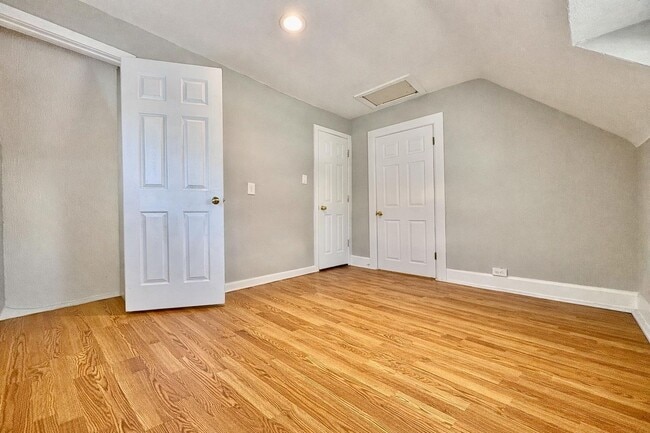 Building Photo - 1052 O'Brien