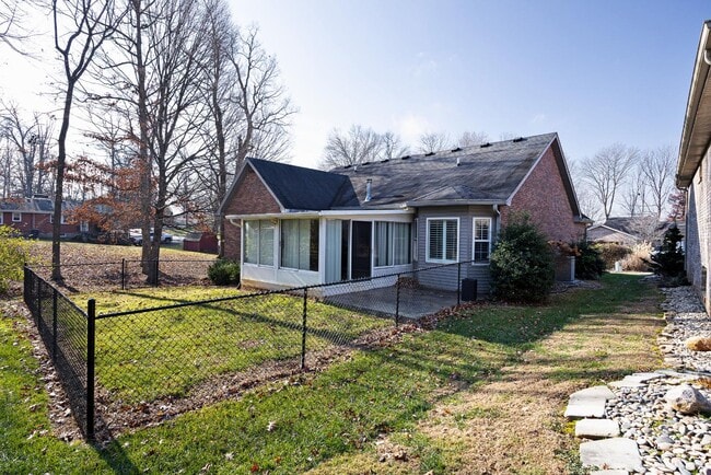 Building Photo - 1125 Oak St