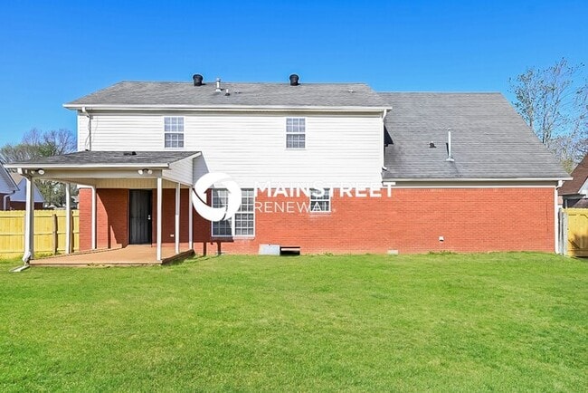 Building Photo - 5 Bedroom Pet-Friendly Home in Jackson, TN with Main Street Renewal