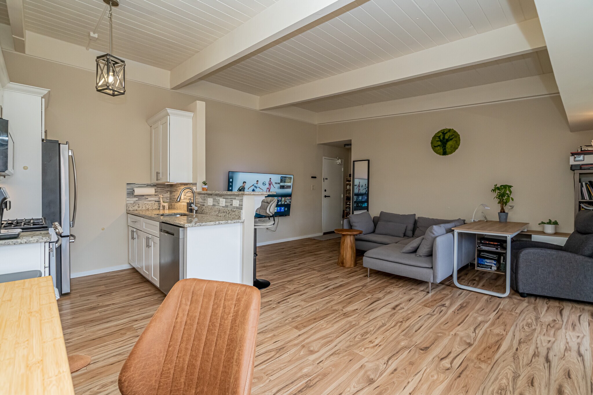 Building Photo - 4965 Americana Dr