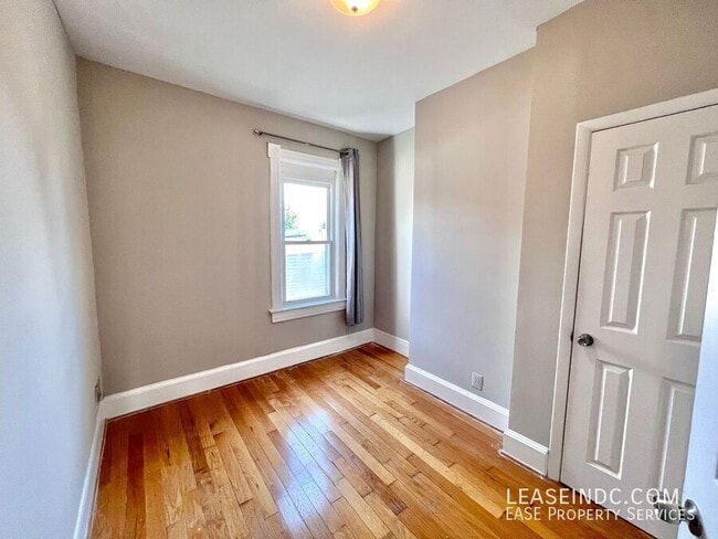 Building Photo - 342 Elm St NW
