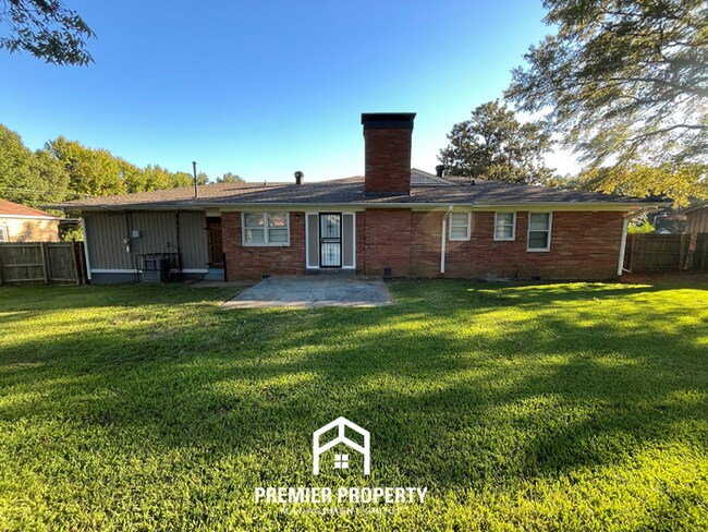 Building Photo - 1624 Nellie Rd