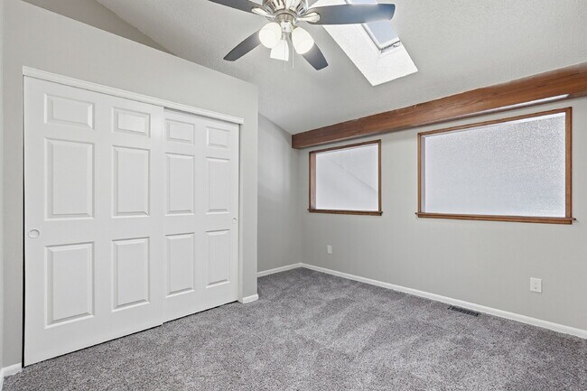 Building Photo - $1,740.95 - 2 bed/1 bath, cozy Denver Condo!