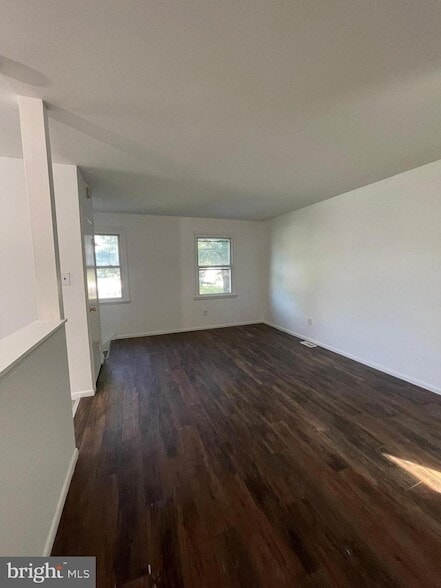 Building Photo - 711 E Maple Ave
