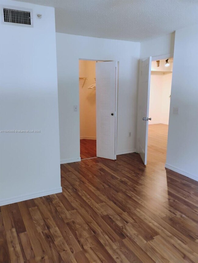 Building Photo - 5031 Wiles Rd