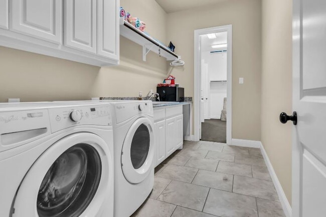 Building Photo - Stunning 4-3.5-3 Oasis with Pool in Prime Keller Location – Fully Furnished - 6 Month Lease Consi...