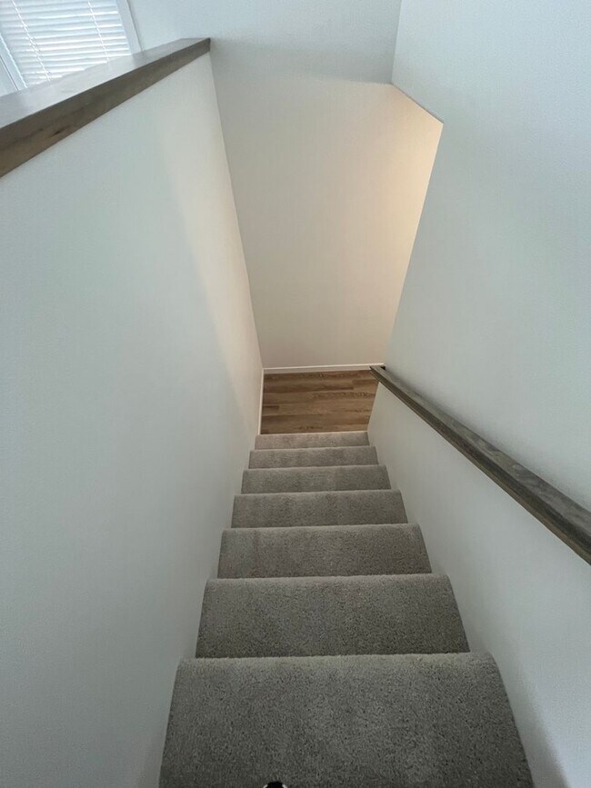 Building Photo - 3 Bed 3 Bath Townhome