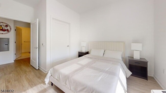 Building Photo - 1181 Morris Ave