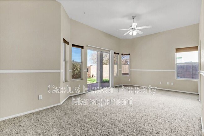 Building Photo - 2524 N Sunrise