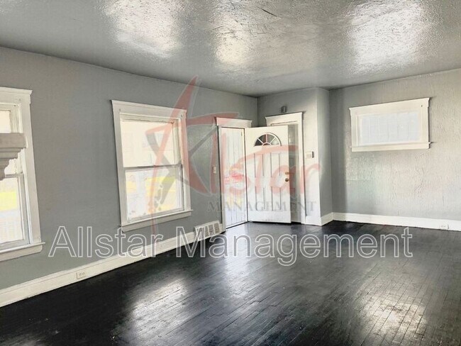 Building Photo - 1374 E 94th St