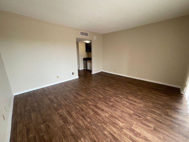 Building Photo - Studio in the Heart of Phoenix!