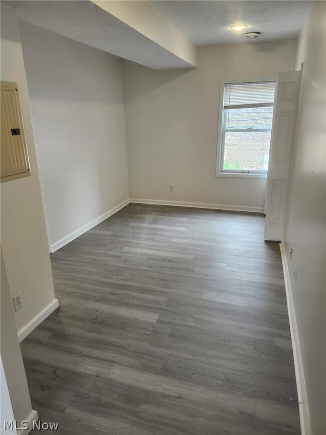 Building Photo - 12224 Fairview Ct
