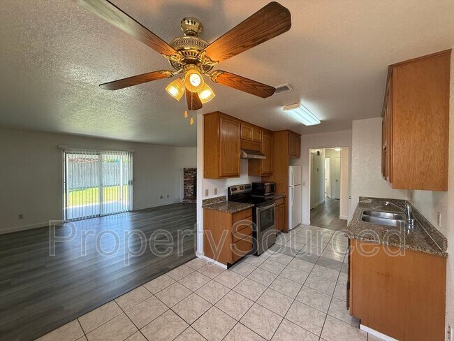 Building Photo - 1462 Snyder St