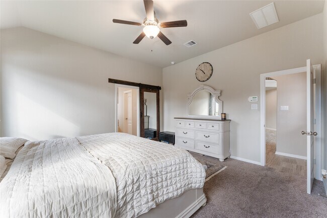 Building Photo - 6207 Rosehill Harvest Loop