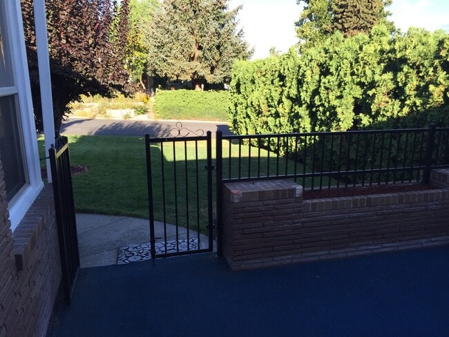 Building Photo - Darling Home in Historic Yakima Neighborhood