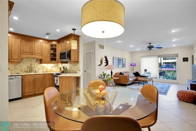 Building Photo - 6253 Bay Club Dr