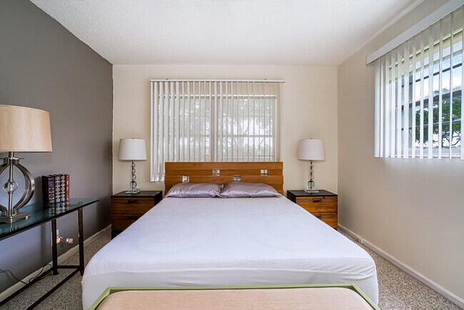 Building Photo - 438 Mansfield K