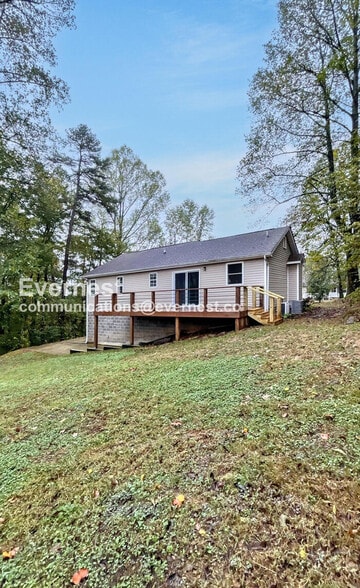 Building Photo - 46 Love Hill Rd