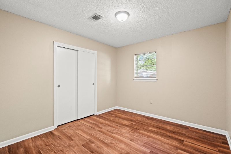 Building Photo - 124 Briarwood Dr