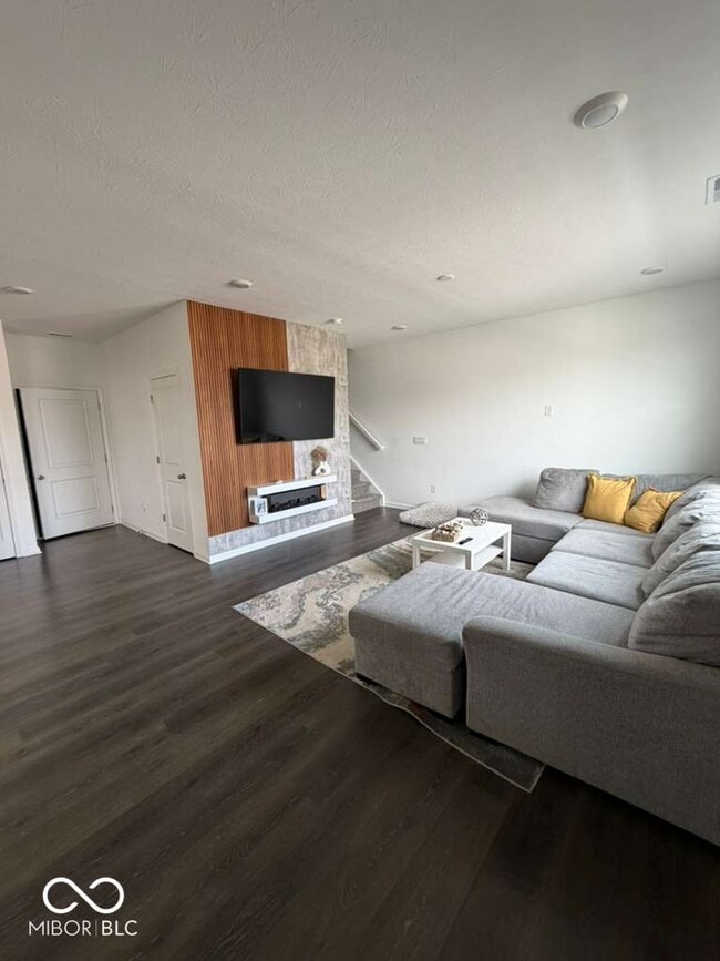 Building Photo - 6301 Rhinecliff Dr