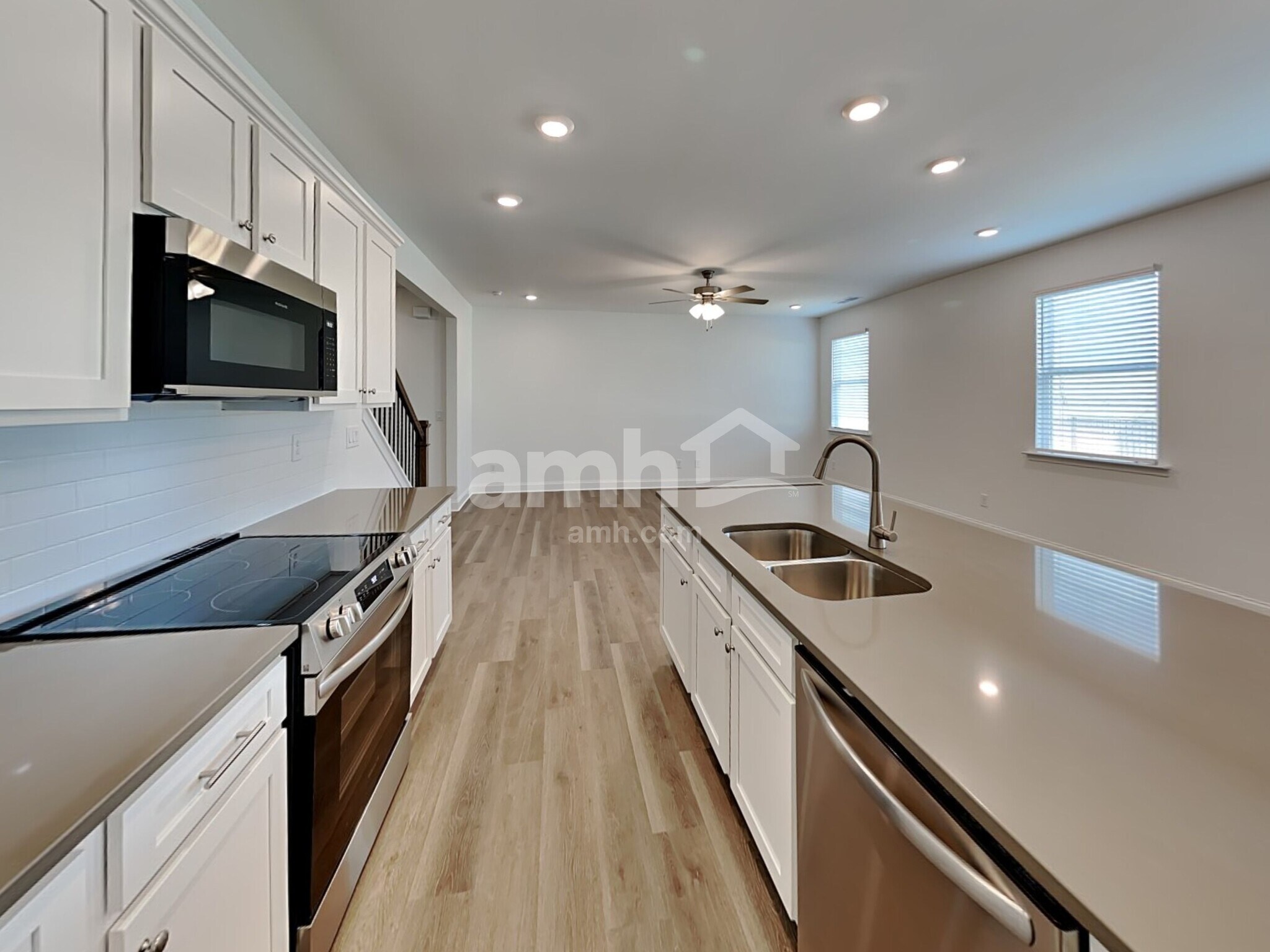Building Photo - 1032 Highland Walk