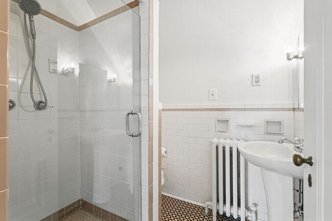 Building Photo - Charming 5 Bedroom, 3.5 Bathroom Home in M...