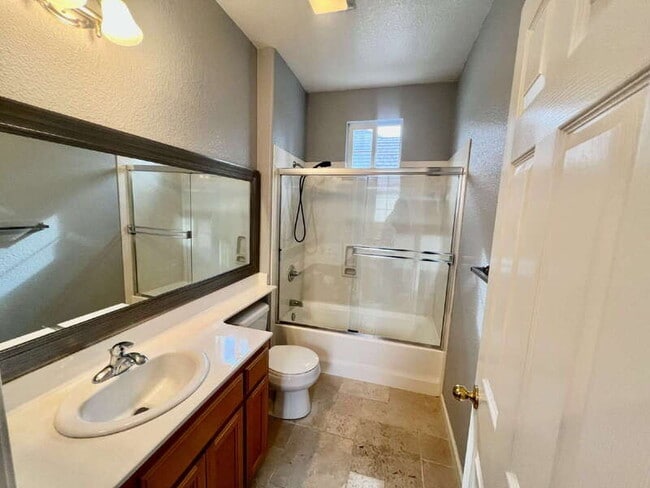 Building Photo - 668 Granite Ln