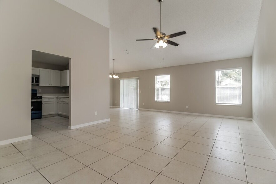Building Photo - 725 Meadowside Ct