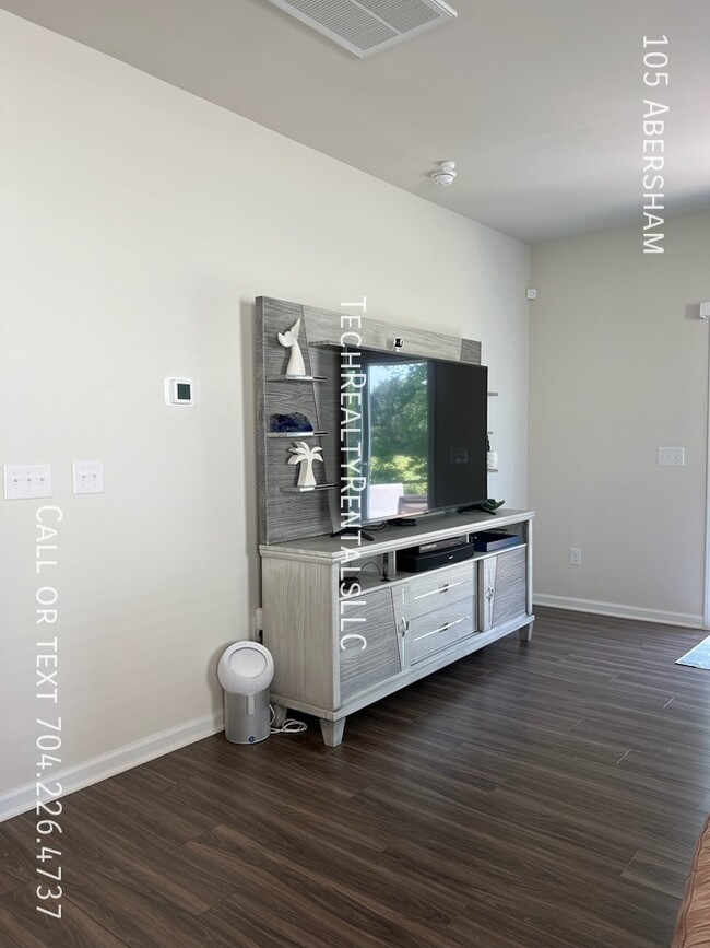 Building Photo - 105 Abersham-