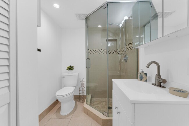 Building Photo - 1256 S Military Trail