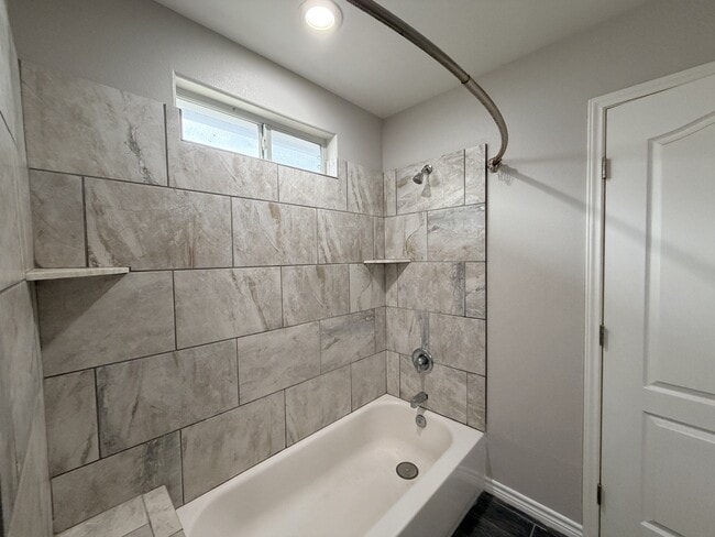 Building Photo - 103 S 4th St