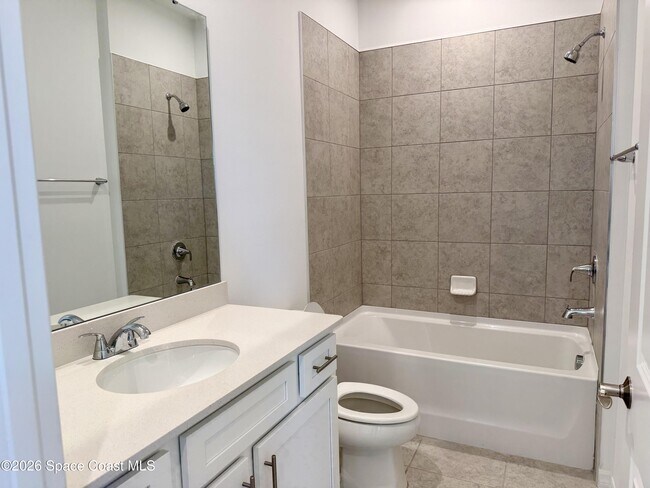 Building Photo - 917 Castleford Ave NE