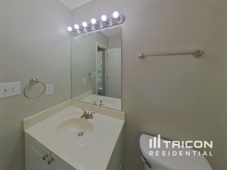 Building Photo - 7511 Rolling Meadows Ln