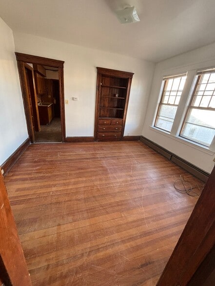 Building Photo - 121 Bennington St