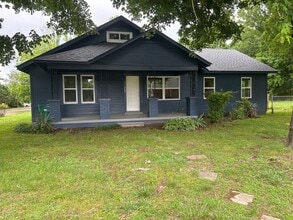 Building Photo - NEW LISTING
