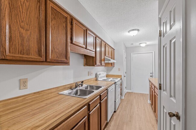 Building Photo - 2011 Quaker Landing