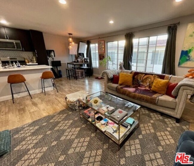 Building Photo - 18640 Collins St