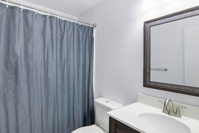 Building Photo - 1325 Greendale Ave