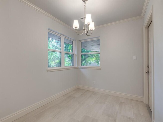 Building Photo - 1320 Avondale Dr