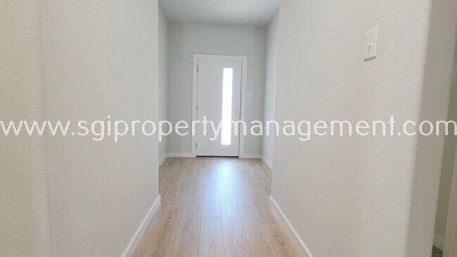 Building Photo - 3604 High Valley Dr