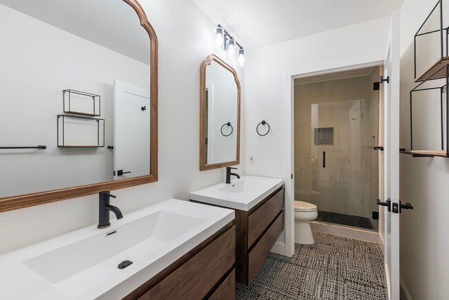 Building Photo - Light-Filled 2BR/2.5BA Townhouse with Private Patio & 2-Car Garage Near UCSD & UTC