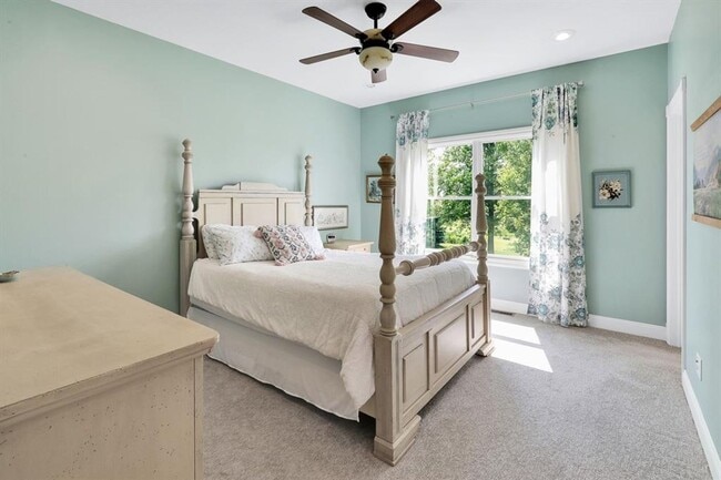 Building Photo - Spacious 5-Bedroom Retreat for Rent – Priv...