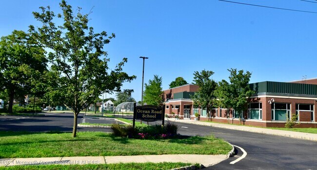 Building Photo - 1310 George St